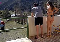 el cornudo no se entera que follo al vecino frente a sus narices?