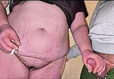 Kompilacja fetyszu palenia rozpala żądze w centrum uwagi