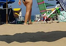 candid beach slut in bikini hidden