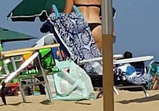 candid beach slut in bikini hidden