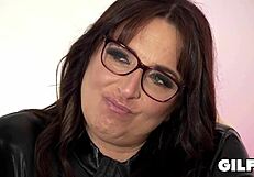 older mature plumper nana kneels to fuck black man