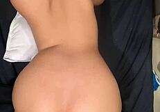 une thaïlandaise de 18 ans baisée hard creampie