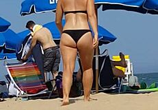 candid beach slut in bikini hidden