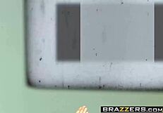 In Brazzers' training day, Diana Prince with big butt gets it big from Keiran Lee