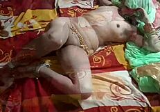 Jeth Ji levittää nuoremman veljen vaimon sängylle ja panee kovaa