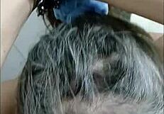 عبدة في مرحاض الطريق السريع في الرابع من فبراير ألفين وخمسة وعشرين