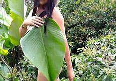 Linda jovencita de una comuna te enseña sus costumbres