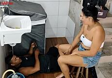 Transou com o encantador enquanto seu marido não estava em casa