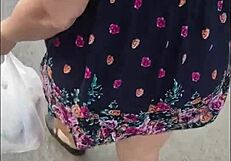 Madura Falda Upskirt En La Calle Se Me Termina Regalando