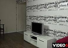 Nauczyciel Posuwa Niegrzeczne Uczennice Z Klasy Maturalnej