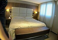 Comendo a garota de programa mais gostosa enquanto esposa fora, mysteriouskathy em red completo, doggystyle cowgirl creampie