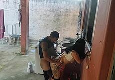 esposa saiu e a empregada não resistiu ao meu pau ereto