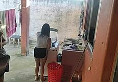 esposa saiu e a empregada não resistiu ao meu pau ereto