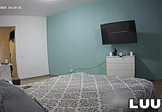 İki Kız Hizmetçi Kıyafetleriyle Oda Temizlemeyi Amatör Seks Filmine Çevrirdi