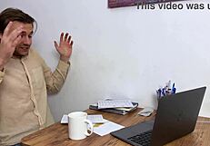 Horny Female Boss Pulls Down Pantyhose And Makes Employee Worship Her Pussy