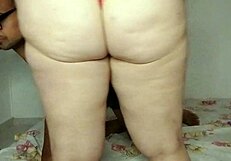 Vivi guedez gives in after shock, fucking hard on sofa until pussy full of milk.