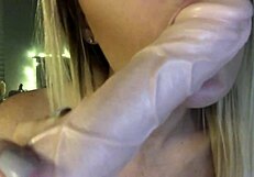 Mamando Mi Dildo con Big Tits Blonde Babe