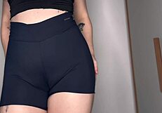 Hey, wanna see this juicy cameltoe fetish at the gym?