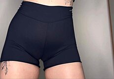 Hey, wanna see this juicy cameltoe fetish at the gym?