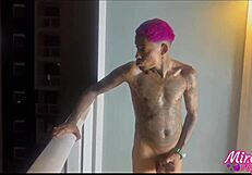 o safado tomou azulsinho pra aguentar mais tempo enquanto a puta sofre na rola