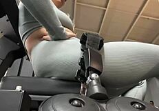 Crazy 18+ teen squirting while training in the gym 😍