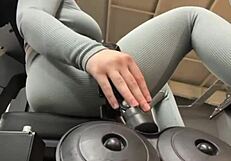 Crazy 18+ teen squirting while training in the gym 😍