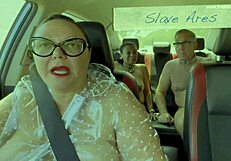 Доминирующая госпожа Эйприл в развратном игровом шоу