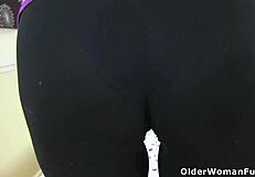 British Nanny Tigger Spreads Her Old Cunny