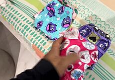 Hey padrastro pervertido no frotes tu sucia verga en mi zona intima