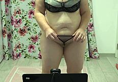 Mature MILF Shakes Big Ass