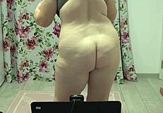 Mature MILF Shakes Big Ass