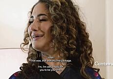 Busty girl develops a crush on a bustier courier 😍