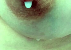 Milf Italiana Scarica La Tetta Dura E Piena Di Latte Caldo