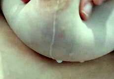 Milf Italiana Scarica La Tetta Dura E Piena Di Latte Caldo