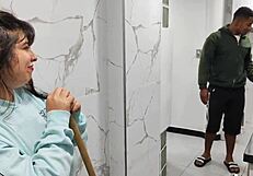 Rioc fucks the beautiful and tetona jennie in the kitchen