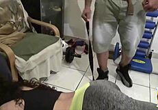 Laura brunette sportive et excitante