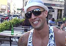 Laura brunette sportive et excitante