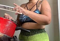 wife pretends to cook online but really flashes her pussy