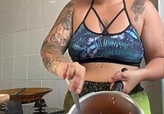 wife pretends to cook online but really flashes her pussy