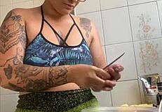 wife pretends to cook online but really flashes her pussy