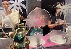 o bar com calcinhas penduradas no teto, ready for action?