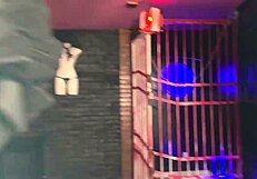 o bar com calcinhas penduradas no teto, ready for action?