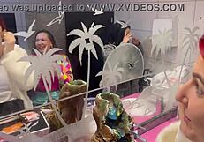 o bar com calcinhas penduradas no teto, ready for action?