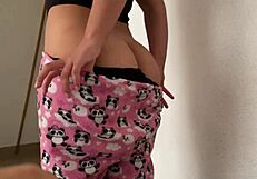 pijamada con mi hermanastra termina en follada