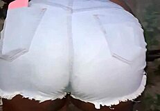 Vizinha Da Bunda Grande Limpando O Quintal Com Intensidade