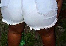 Vizinha Da Bunda Grande Limpando O Quintal Com Intensidade