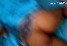 subo a hablarle para comer y la encuentro con nalga a medio tapar le tape completa