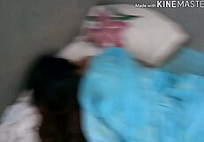 subo a hablarle para comer y la encuentro con nalga a medio tapar le tape completa