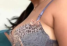 Pov juego entre hermanastros se calientan y follan en la manana sexo casero