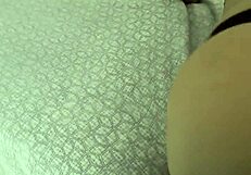 latina se mueve rico en la cama